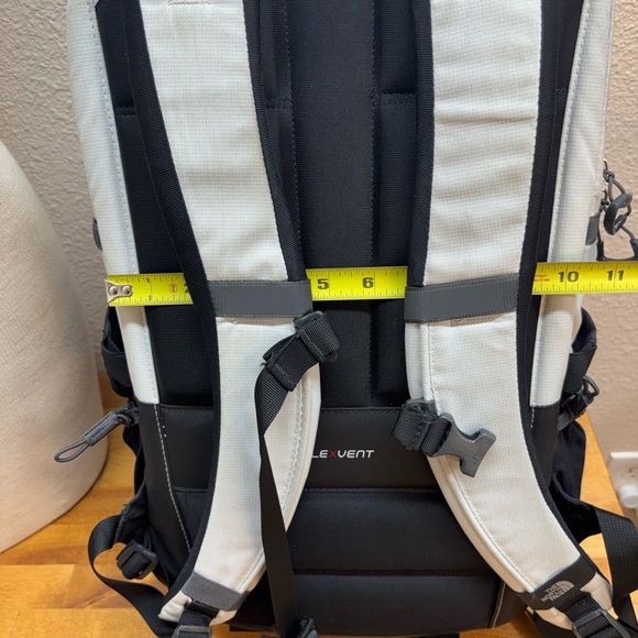 The North Face Borealis Backpack FlexVent 27/28L White Dune Black School Travel - Picture 8 of 13